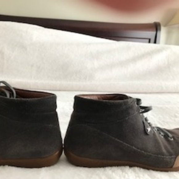 Grey suede Benvado espadrille. Size 38. - Picture 5 of 10